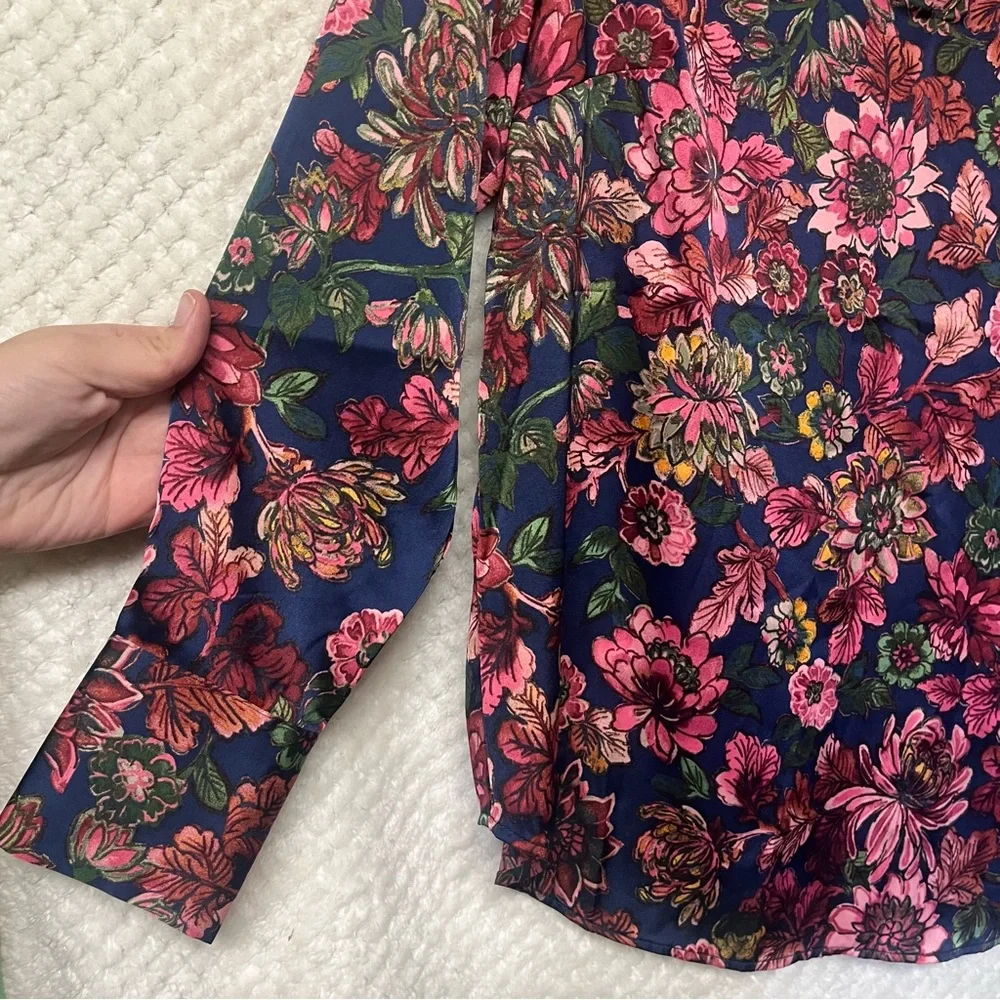 Talbots Soft Satin Charmeuse Top Stunning Floral Split Neck Long Cuffed Sleeve - Picture 7 of 10